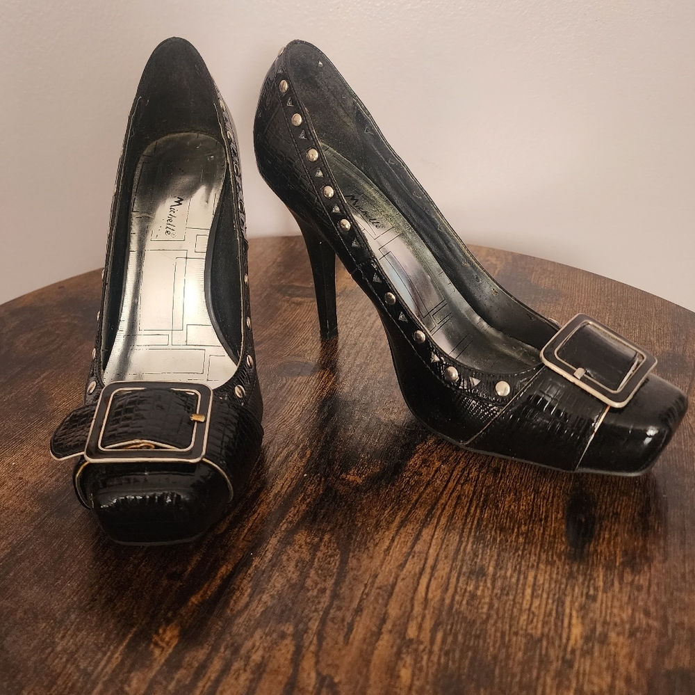 Anne Michelle Square buckle toe heels